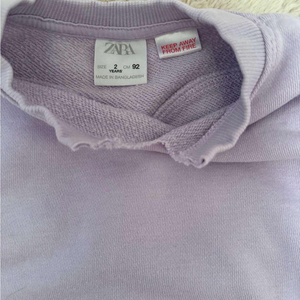 Zara Lavender Sweatshirt and grey leggings - Picture 3 of 6